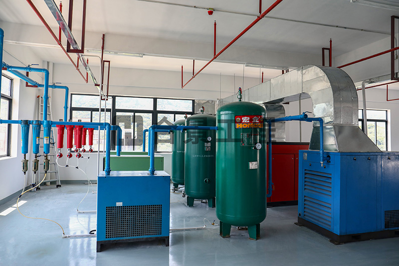 東莞盈灃科技有限公司工程緊鑼密鼓施工中，為迎接竣工全力奮戰(zhàn)！